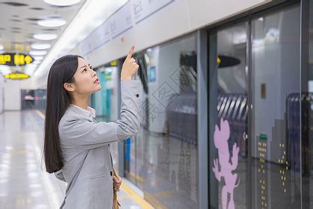 非主流地铁美女头像