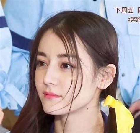 迪丽热巴素颜图图片