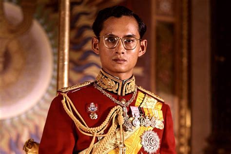 泰国玛哈国王和苏提达王后的合影，一组老照片见证玄机|玛哈|王后|国王_新浪新闻