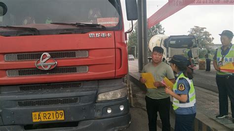 邓州市交通运输局积极开展《河南省治理货物运输车辆超限超载条例》宣贯活动