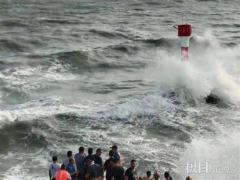 北海两游客被困海上灯塔，惊涛骇浪中等候7小时获救_凯迪网资讯