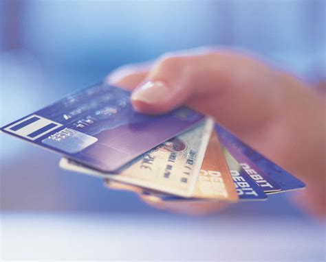 办信用卡业务员提成多少 - 财梯网