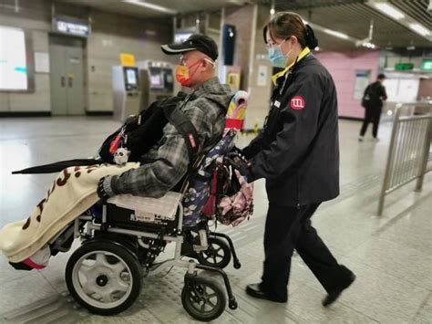 老人坐轮椅值机没医学证明被厦航拒载|轮椅|厦航_新浪新闻