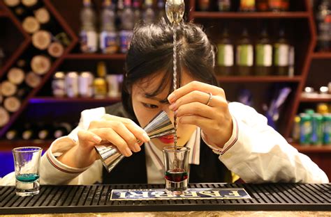 调酒师职业培训——对上海欧米奇的告白！_上海欧米奇西点西餐学院官网