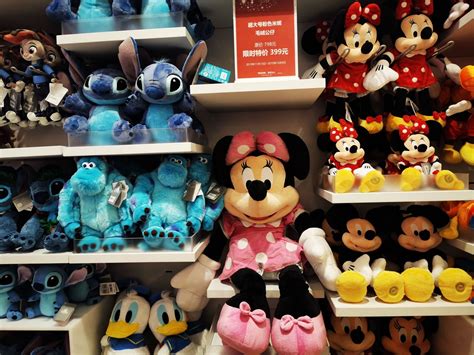 最大迪士尼旗舰店落户上海 内部商品抢先看_联商图库