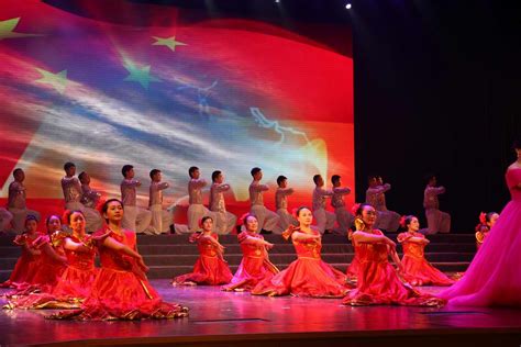 俄罗斯经典民族歌舞登陆三亚湾 精湛技艺征服现场观众-新闻中心-南海网