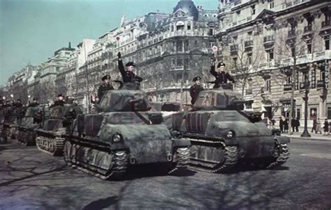 德军闪击巴黎后，希特勒在埃菲尔铁塔前的留影，以此证明占领法国