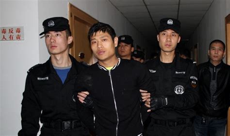 高清:南京饿死女童案开庭 22岁妈妈被判无期 - 青岛新闻网