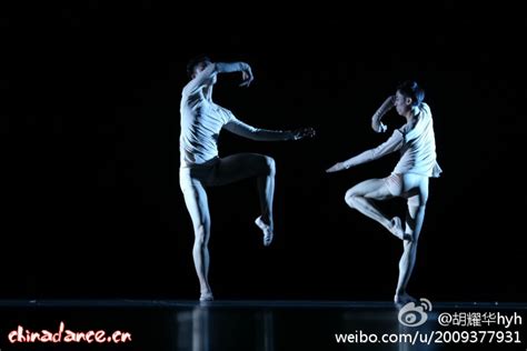广场舞《我和我的祖国》《站在草原望北京》《站着等你三千年》_凤凰网视频_凤凰网