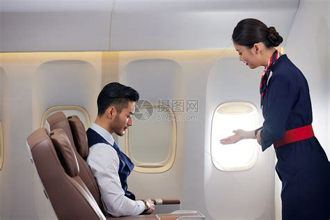 飞机商务舱空姐服务乘客形象高清图片下载-正版图片502351838-摄图网