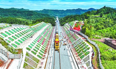 汉巴南铁路仪陇段正式启动铺轨作业 预计今年9月完成全线铺轨任务-南充市发展和改革委员会