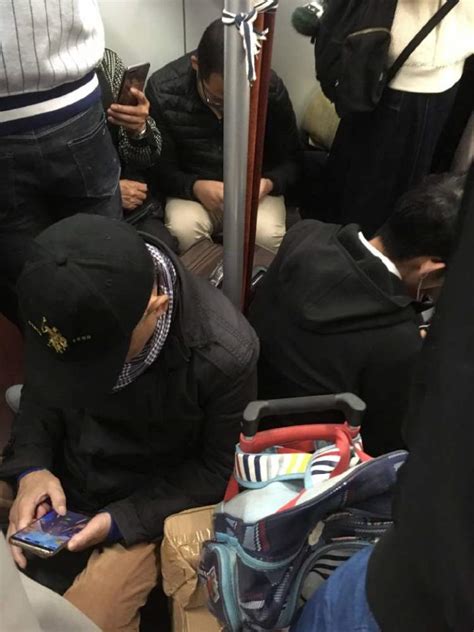 广州地铁上能吃东西吗？有网友在地铁上喝咖啡被罚……|车厢|广州地铁|地铁_新浪新闻