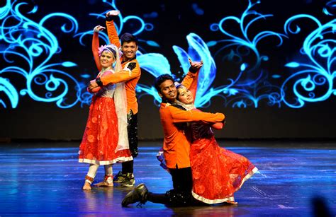 三傻大闹宝莱坞精彩歌舞片段，印度舞蹈！