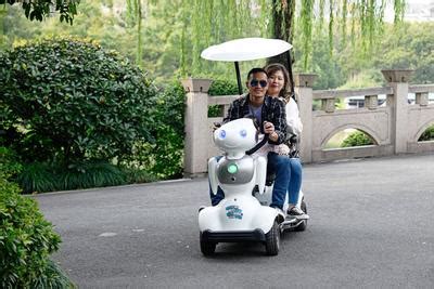 江苏常州：智能伴游机器人进驻公园-人民图片网