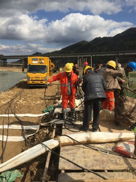 中国水利水电第一工程局有限公司 国际项目 布桑加水电站大坝首仓碾压混凝土顺利浇筑完成
