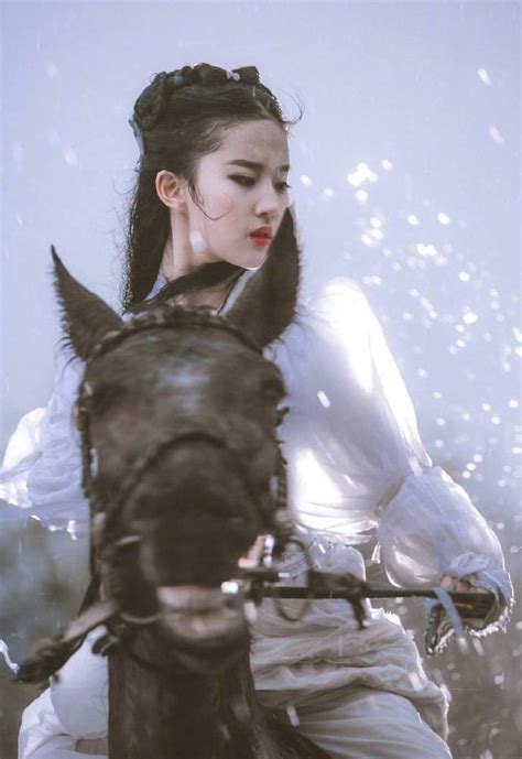 夕阳下骑马的女人马术高清图片下载-正版图片507310619-摄图网