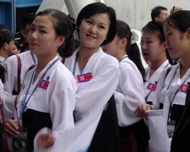 朝鲜22岁女交警被授予“共和国英雄”称号 当场大哭