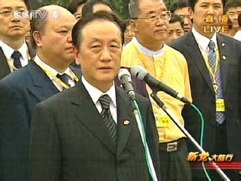 新党主席郁慕明赴南京大屠杀纪念馆祭奠遇难同胞(图)-社会消息内容-佛教在线
