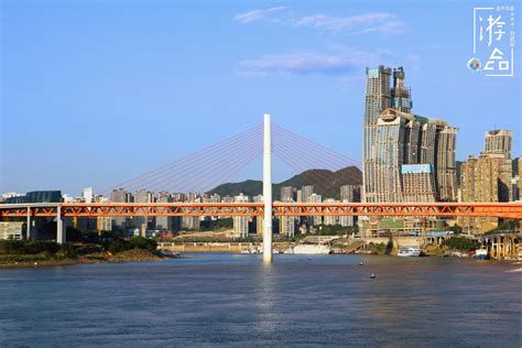 重庆东水门大桥位于重庆市，连接渝中与南岸两地|拉索|世界之最|东水门大桥_新浪新闻
