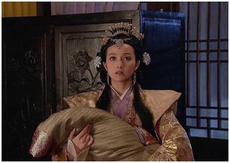 大明嫔妃：姚芊芊为爱进宫，女人就该成为权力争夺的牺牲品吗？