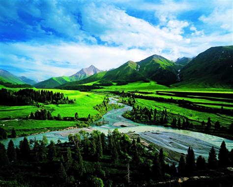 美丽的美景峡谷和亚美尼亚山脉的风景高清图片下载-正版图片506574791-摄图网