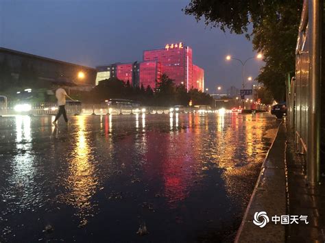 北京强降雨“前奏”声势惊人 海淀等局地遭遇疾风骤雨-图片频道