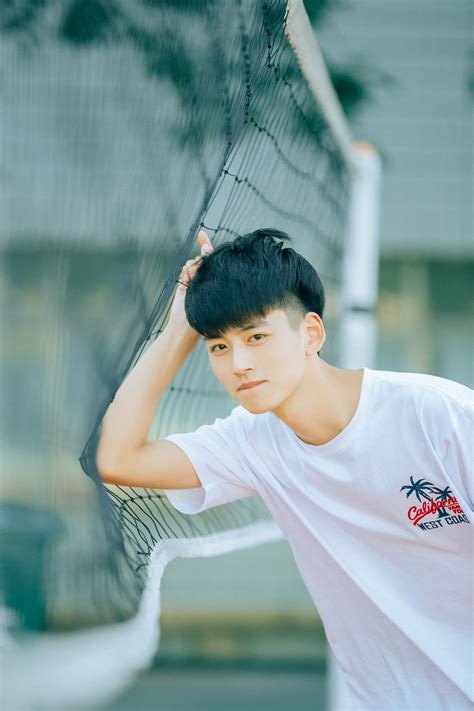 阳光男孩图片