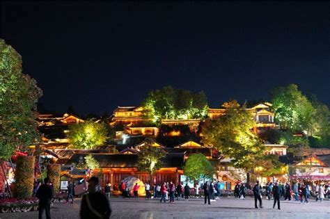 中国最美的“艳遇之城”，丽江古城，没有围墙，夜景醉人彷如幻境_游客