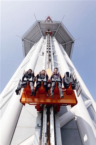 “跳楼机” 世界最高速降座椅直落30多米只需1秒_新闻中心_新浪网