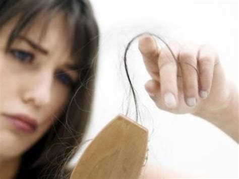 每次洗头都掉很多头发？教你5招不再拥有这样的烦恼！|头皮|头发|洗发水_新浪新闻