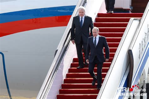 俄罗斯总统普京抵达北京 将参加“一带一路”国际合作高峰论坛_国际新闻_海峡网