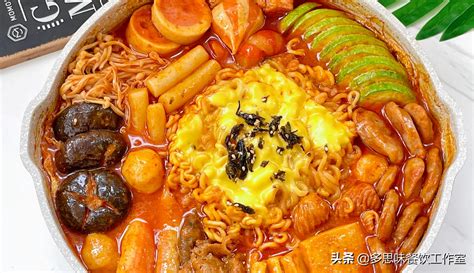 【韩式部队火锅的做法步骤图，怎么做好吃】琥珀maggie_下厨房