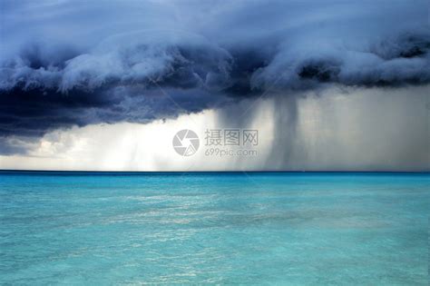 沙滩上暴风雨的暴风天气高清图片下载-正版图片503097867-摄图网