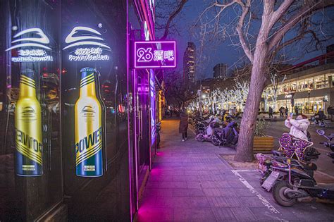 直击北京三里屯酒吧一条街，真实情况竟是每天凌晨最“脏”！|三里屯|酒吧|夜店_新浪新闻