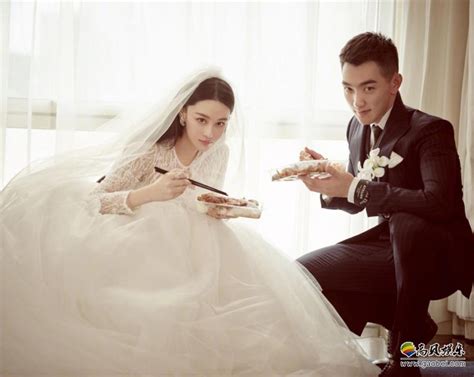 张馨予微博上传照片：身穿婚纱，美丽动人。与老公何捷一起吃东西-新闻资讯-高贝娱乐