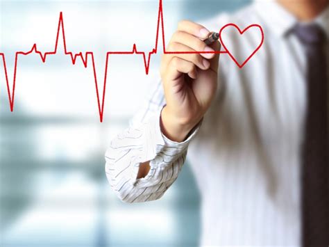 心肌梗塞的前兆和表现怎么抢救?心肌梗塞一般能活多久?_三优号