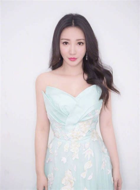 柳岩和熊黛林比拼图片