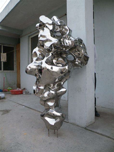 不锈钢雕塑的含义-宏通雕塑