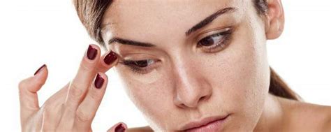 涂眼霜的正确手法图 涂抹眼霜避免脂肪粒的正确手法_知秀网