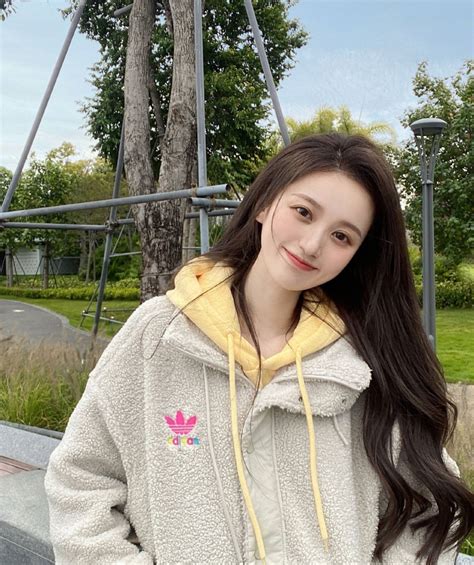 女生真人自拍照图片