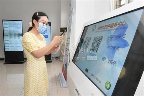 湖北荆州：互联网+政务服务 为办事流程做“减法”-人民图片网
