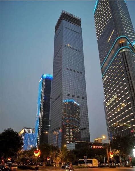 中国第一高楼在哪里：上海中心大厦高632米_巴拉排行榜