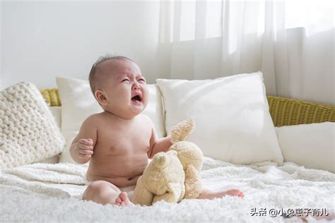 婴儿在啼哭高清图片下载-正版图片600172691-摄图网