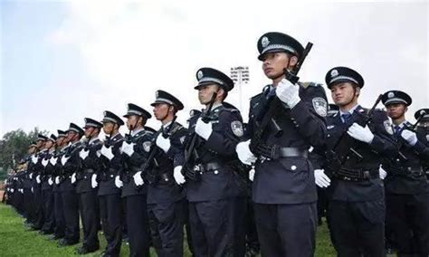 定海举行警务辅助人员授衔仪式