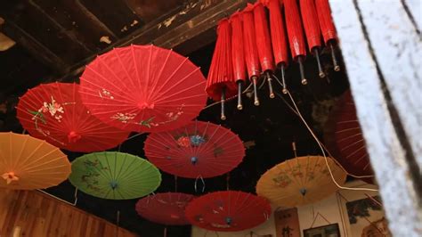 手绘油纸伞，传承好家风 - 学校新闻 - 金华市第四中学