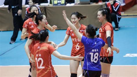 女排超级联赛 | 3比1击败八一队，上海女排锁定小组头名闯入四强