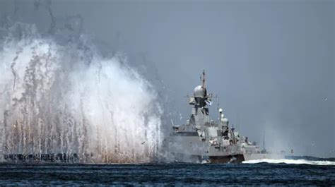 俄罗斯船只现身夏威夷附近 美军战舰全程追踪监视_凤凰网
