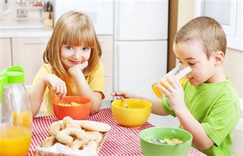 不及时添加辅食，不但孩子的咀嚼能力受损，也会影响长牙__凤凰网