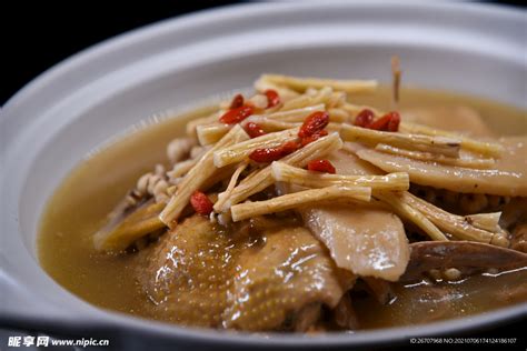 老鸭汤最鲜美的3种做法，清香养胃还不腻，常喝都不嫌够