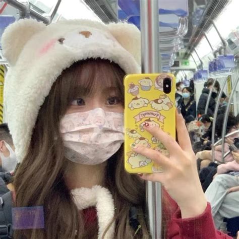 小熊甜美女生头像